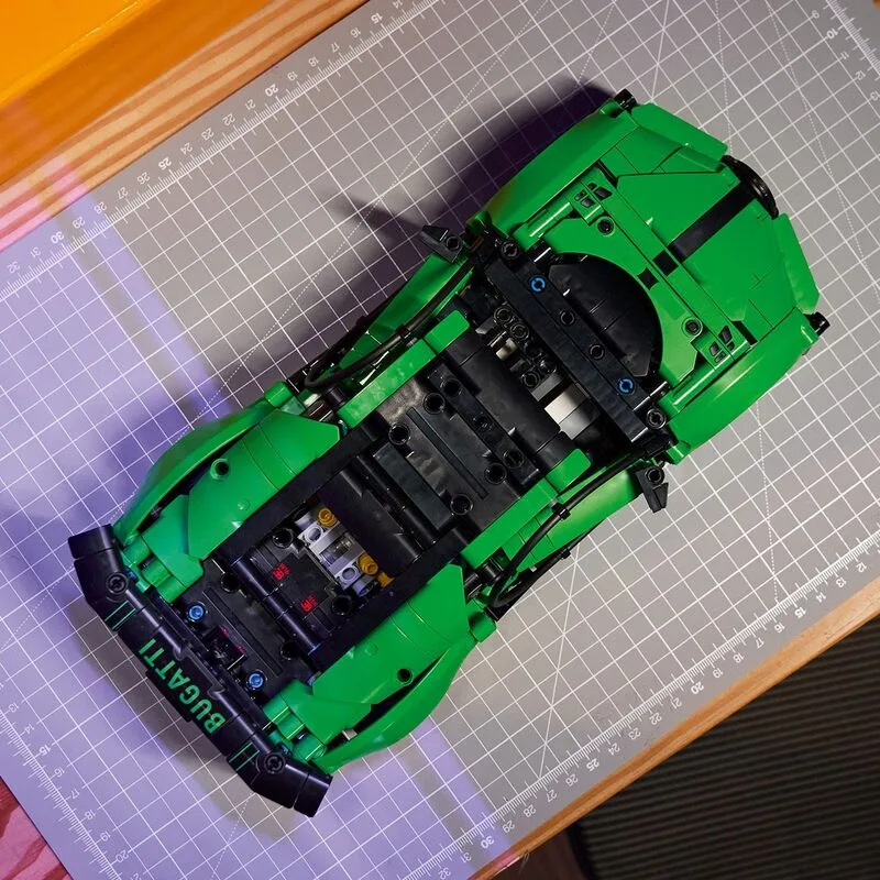 LEGO® Technic Green Bugatti Chiron Pur Sport Hypercar (42241) - φωτογραφία 5