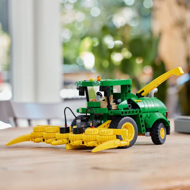 LEGO® Technic John Deere 9700 Forage Harvester (42168) - φωτογραφία 7