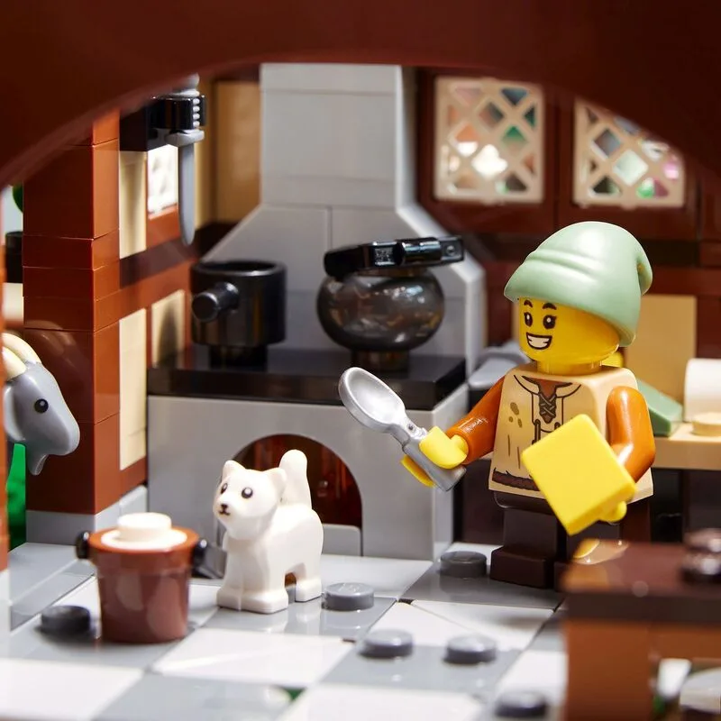 LEGO® Icons Medieval Town Square (10332) - φωτογραφία 5